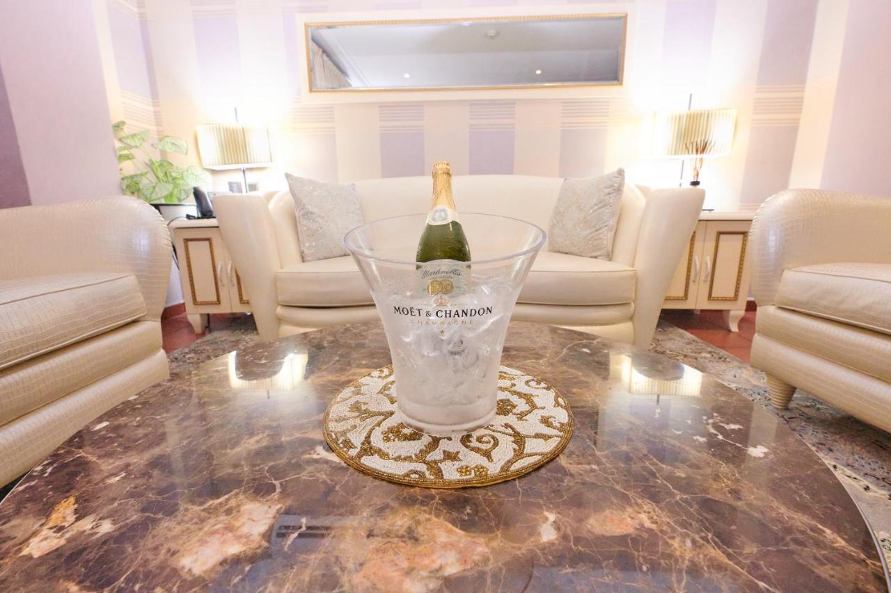 Oak Haven Hotel & Suites 포트하커트 외부 사진